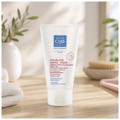 Eye Care Cosmetics Aqualiss Main - Pieds