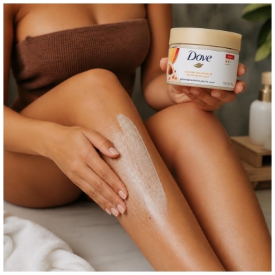 Dove Gommage Corps Modéré Amandes Concassées et Beurre de Mangue 298 g