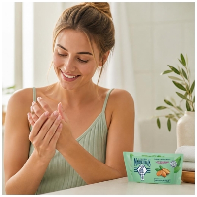 Le Petit Marseillais Crème Lavante Mains au Lait d'Amande Douce Toutes Peaux Recharge 250 ml