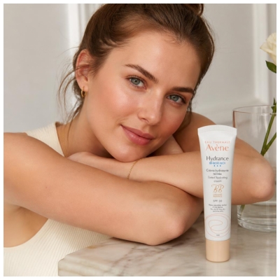 Avène Hydrance Eau Thermale - - Bb-Riche Crème Hydratante Teintée Effet Bonne Mine Naturel 40 ml