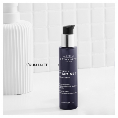 Crème de jour hydratante à l'acide hyaluronique et à la vitamine C.
