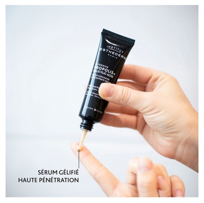 Crème solaire minérale SPF 50 pour peau sensible.