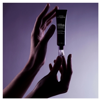 Crème solaire minérale SPF 50 pour peau sensible.