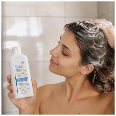 Ducray Kelual Squanorm Shampoing Traitant Hydratant Pellicules Sèches Volatiles & Récidivantes 200 ml