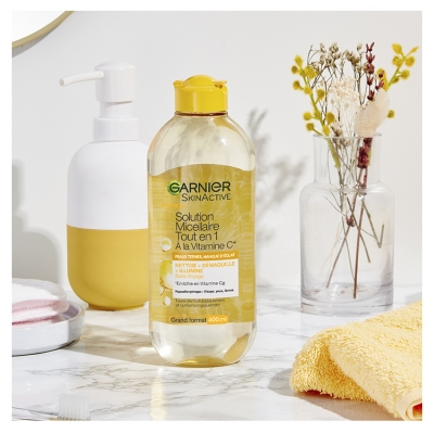 Garnier SkinActive Solution Micellaire Tout en 1 à la Vitamine C Nettoie et Illumine 400 ml