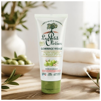 Le Petit Olivier Gommage Poudre Naturelle de Noyaux d'Olive 75 ml