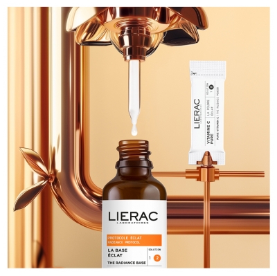Lierac Vitamine C Pure Le Sérum Concentré Éclat 30 ml + 14 Sachets de 0,2 g + Diopti Fluide Correction Cernes Légèrement Teinté 15 ml