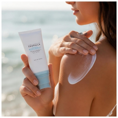 Skin1004 Madagascar Centella Hyalu-Cica Sérum Solaire SPF50+ PA++++ 2 x 50 ml